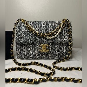 CHANEL 24P Mini Pearl Flap Bag Sequin Tweed Black & White / Gold Hardware